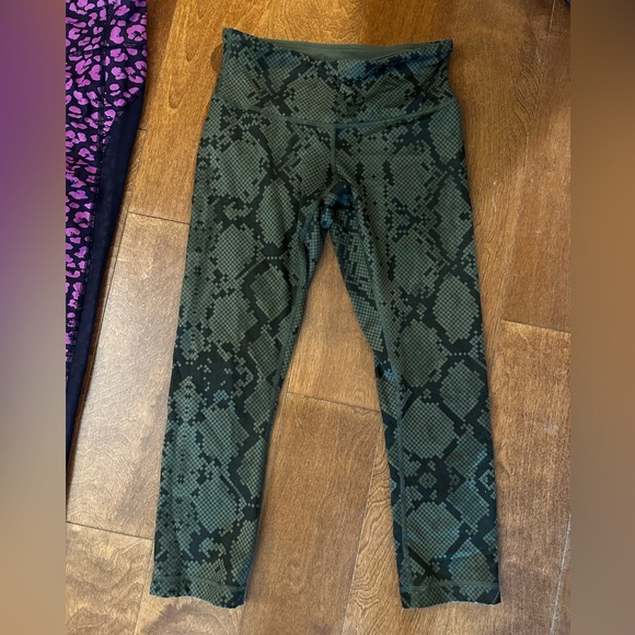 Lululemon work out capris and leggings set. Size 4 - Picture 5 of 7